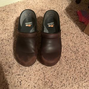 Dansko XP 2.0 clogs
